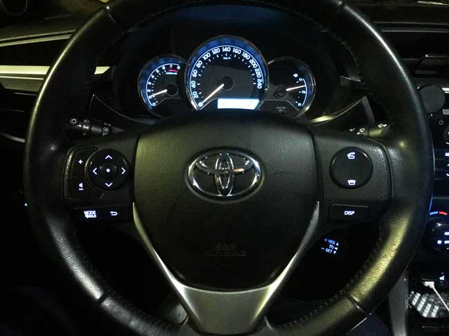 Пример установленного круиз-контроля на Toyota Camry